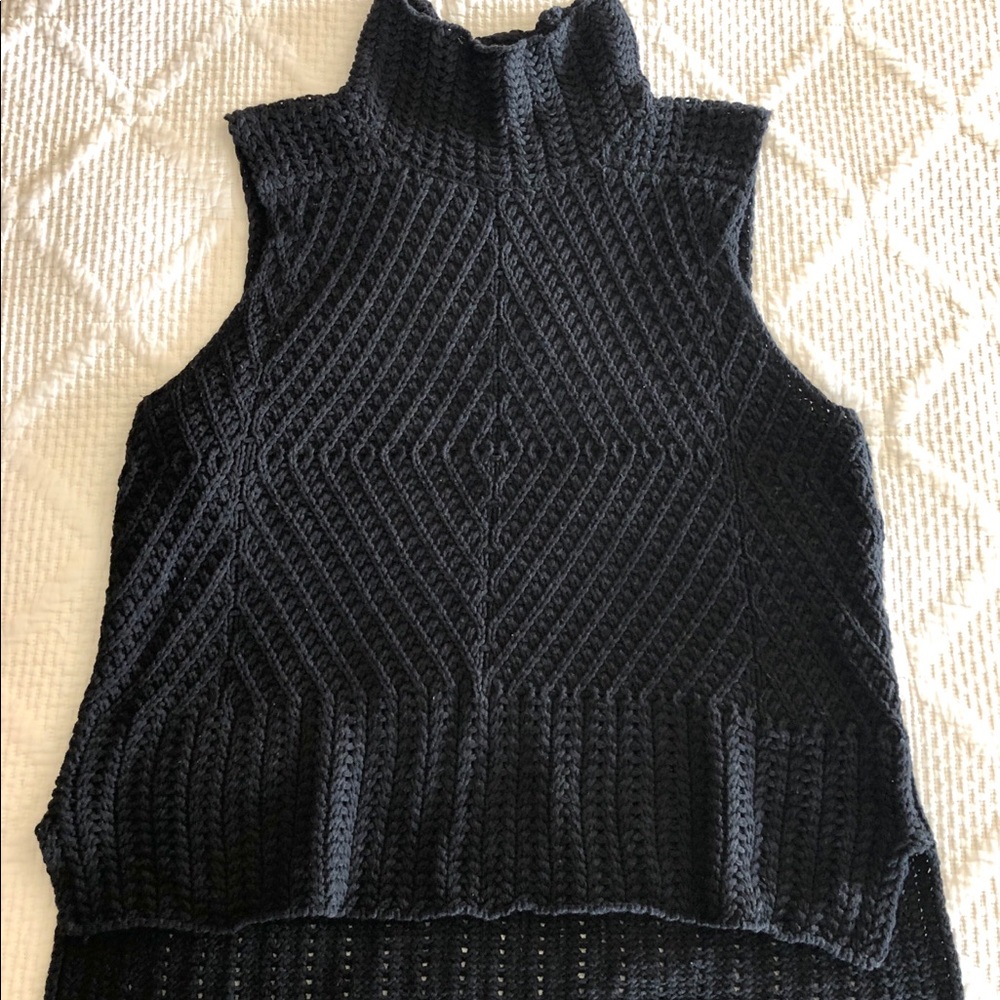 Black sleeveless knit sweater by Harve Bernard, XL